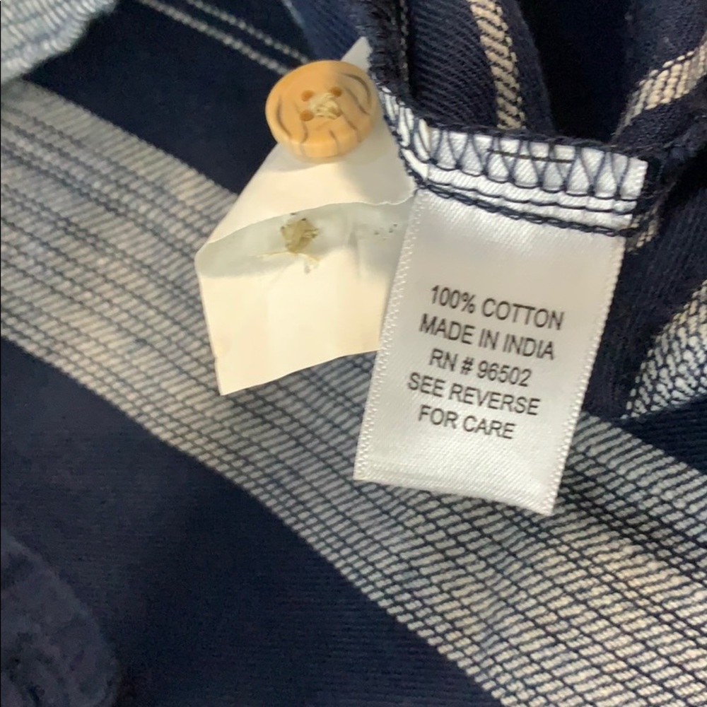 Cute button up - Picture 5 of 5